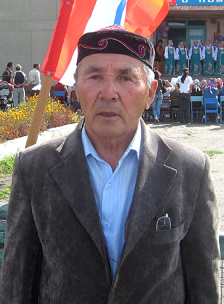 Бывший директор школы Шамшиден Ахметов