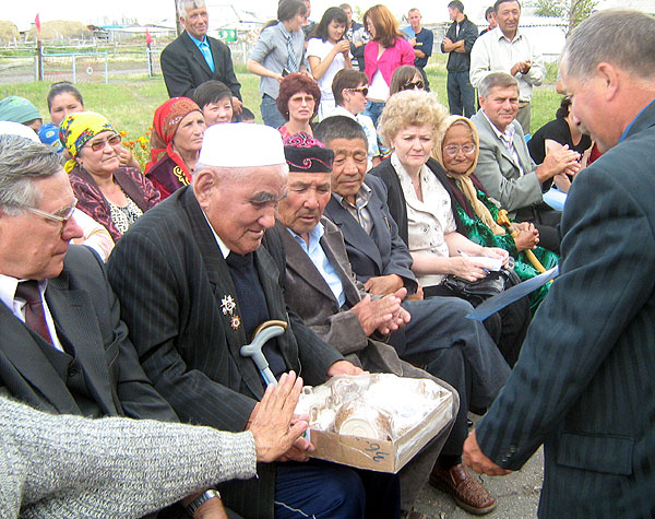 Подарок участнику войны Галимурату Капарову