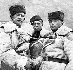 Иван Сергеевич Орлов (на фото слева).