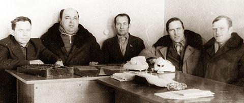 Виктор Рыбин, Зулкарам Дамаданов, Станислав Завгородний, Николай Огнев, Михаил Грицук в конторе ПМК №348.